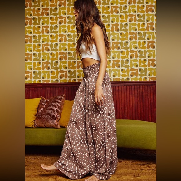✨NEW LIST✨ Satin like High Smock Waisted Wide Leg Pants - Picture 3 of 5